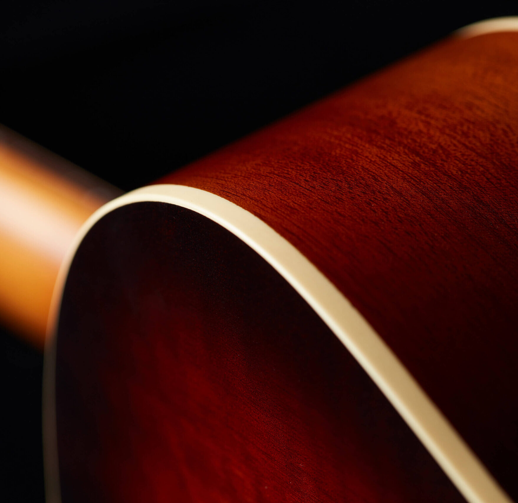 Maton-The EBG808_Guitar_Close Up (1)